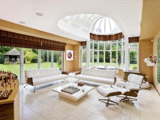 House for rent in Row Town, Surrey