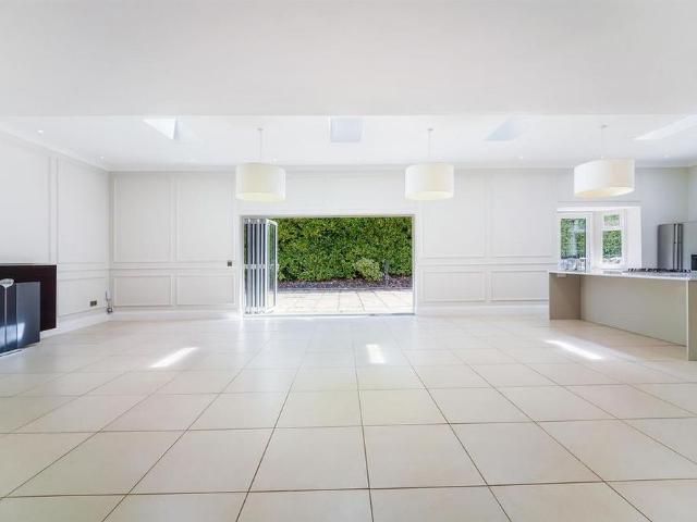 House for rent in Ashtead Park, Pachesham Park