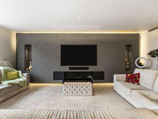 House for rent in Whetstone, Oakleigh Park