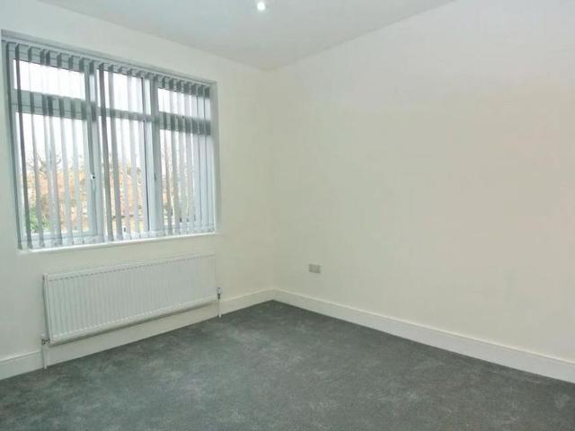 House for rent in Row Town, Surrey