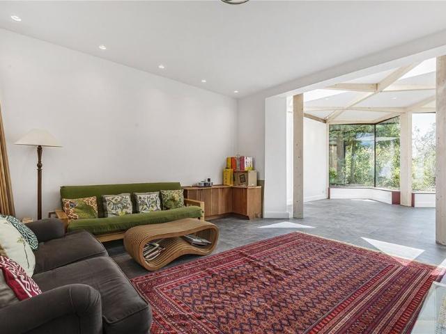 House for rent in London Borough of Merton, Raynes Park