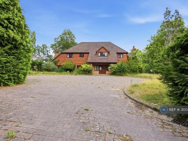 House for rent in Fell Hill, Guildford