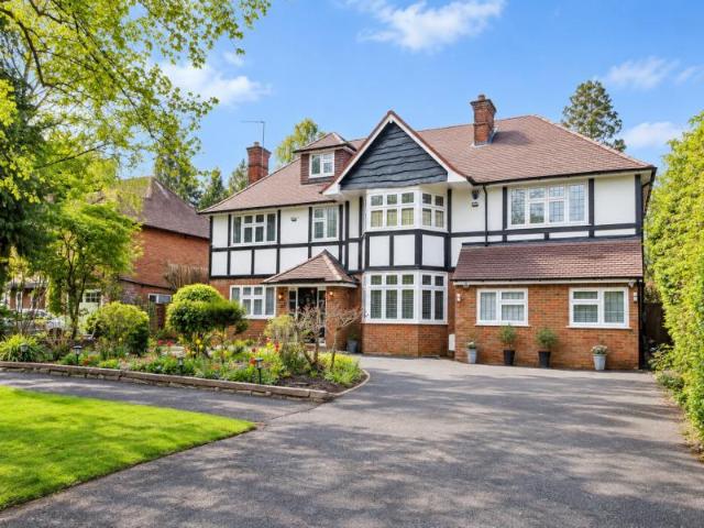House for rent in Moor Park Estate, Three Rivers