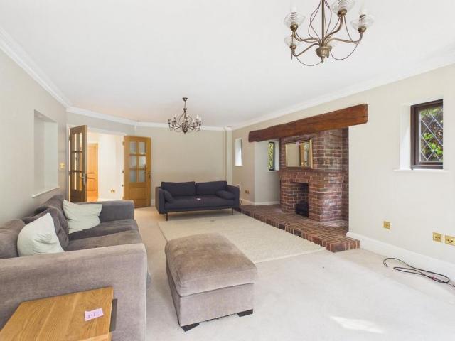 House for rent in Beaconsfield, Knotty Green