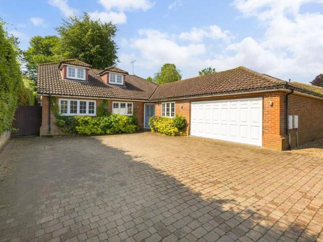 House for rent in Five Acres, Hertfordshire