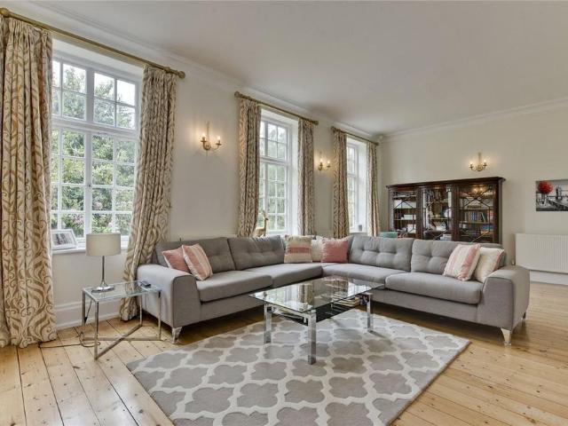 House for rent in Lower Green Esher, Blackhills
