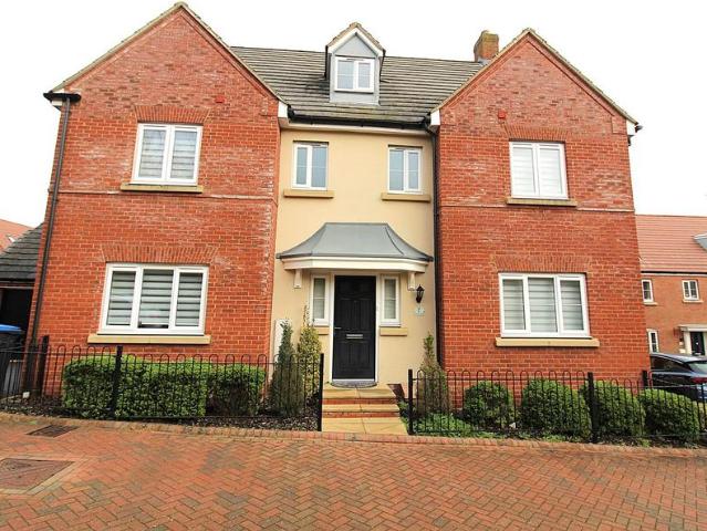 House for rent in Manor Estate, Pouchen End