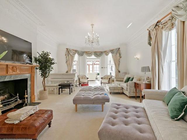House for rent in Shreding Green, Iver Heath