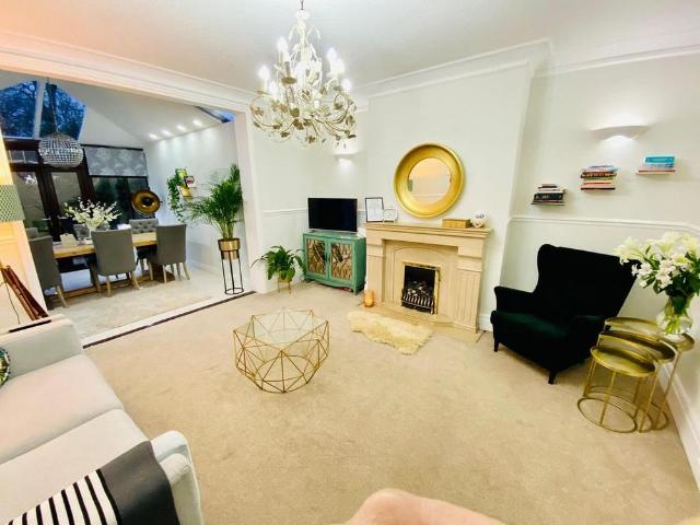 House for rent in Dixons Green, West Midlands