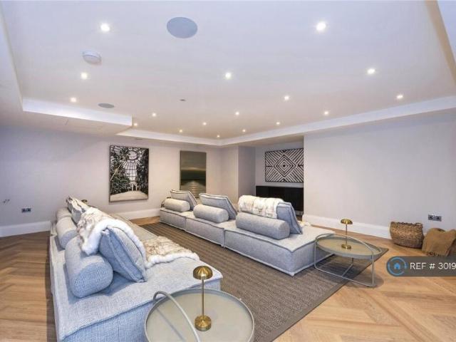 House for rent in Walton On The Hill, Red Hill