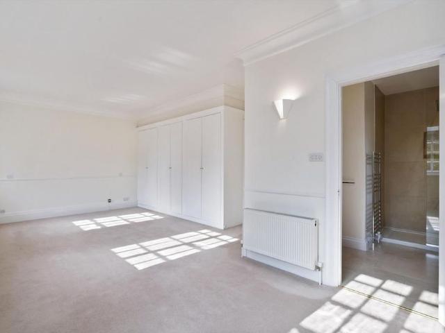 House for rent in Lower Green Esher, Blackhills