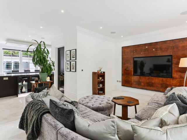 House for rent in Blackhills, Surrey