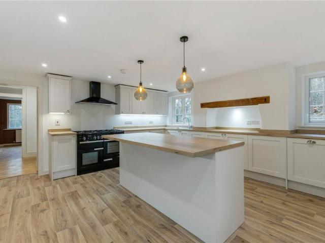 House for rent in Ashlyns Estate, Pouchen End