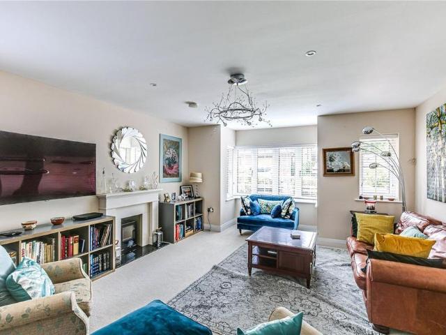 House for rent in Oxted, Hillview