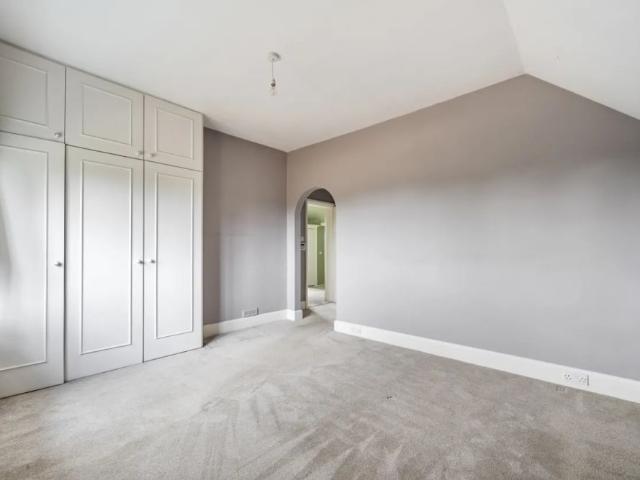 House for rent in Pachesham Park, Surrey