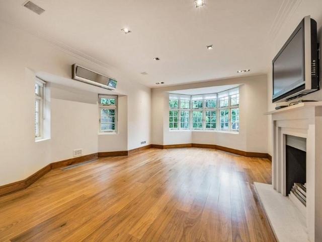 House for rent in Hampstead Garden Suburb, Greater London