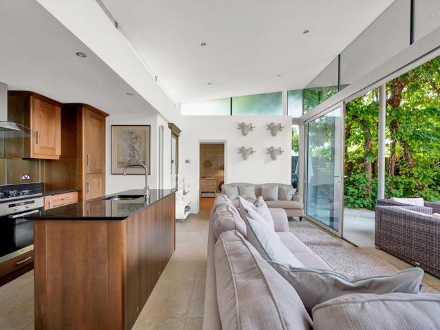 House for rent in Lower Green Esher, Blackhills