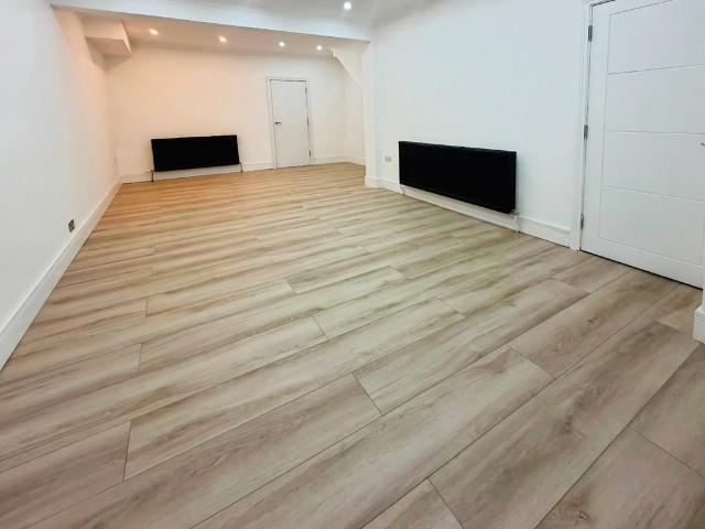 House for rent in Chattern Hill, Lower Halliford