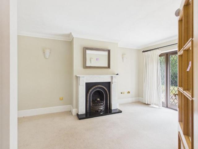 House for rent in Beaconsfield, Knotty Green