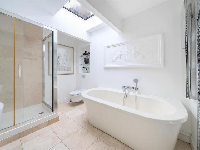 House for rent in Lower Green Esher, Blackhills