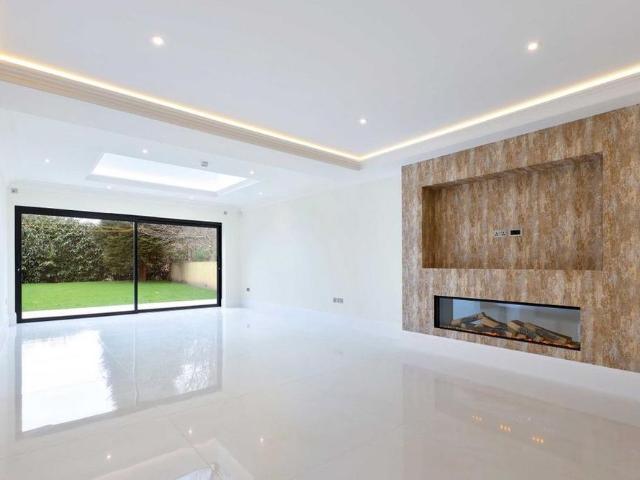 House for rent in Beaconsfield, Knotty Green