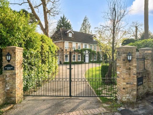 House for rent in Old Dean, Heol-las