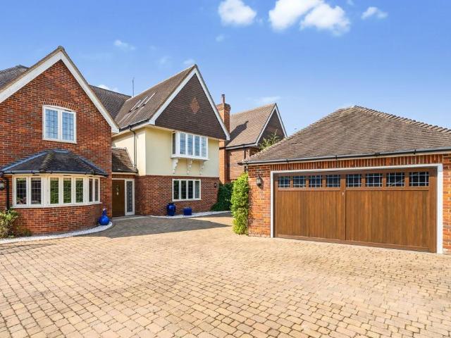 House for rent in Beaconsfield, Knotty Green