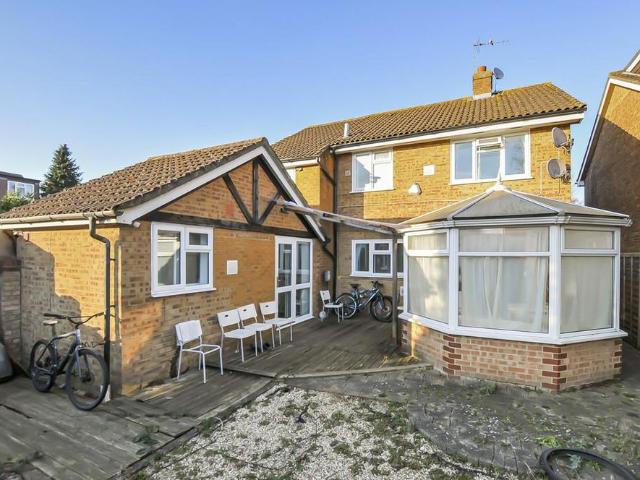House for rent in Colnbrook with Poyle, Slough