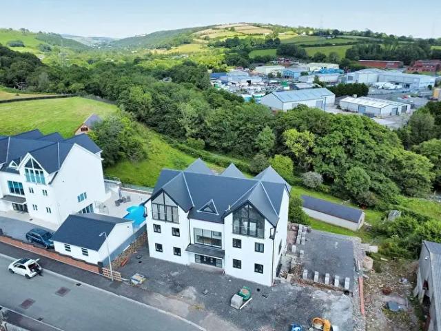 Apartment for rent in Ynysawdre, Brynmenyn