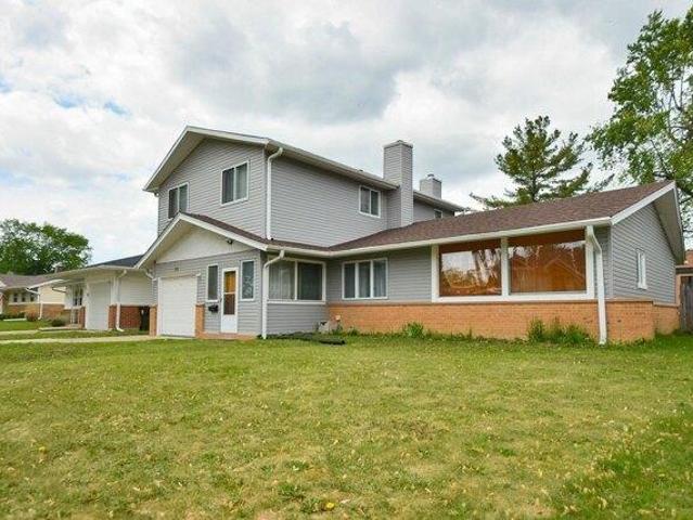 House for sale in Elk Grove Village, Illinois