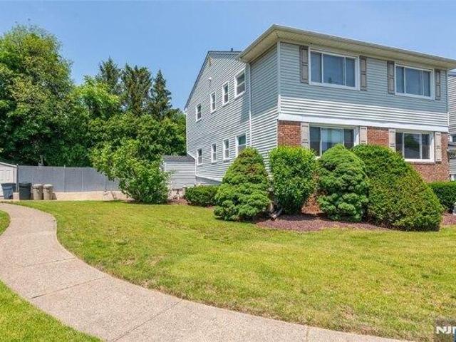 House for sale in Elmwood Park House for sale in Elmwood Park
