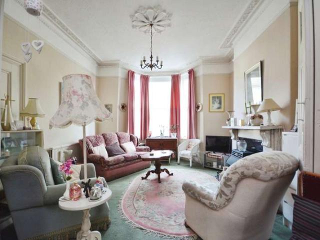 Cottage for rent in West Cliff, Acol