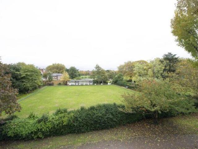 Cottage for rent in Fulham, Greater London