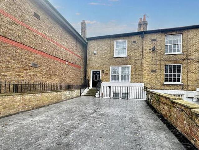 House for sale in Uxbridge, Greater London