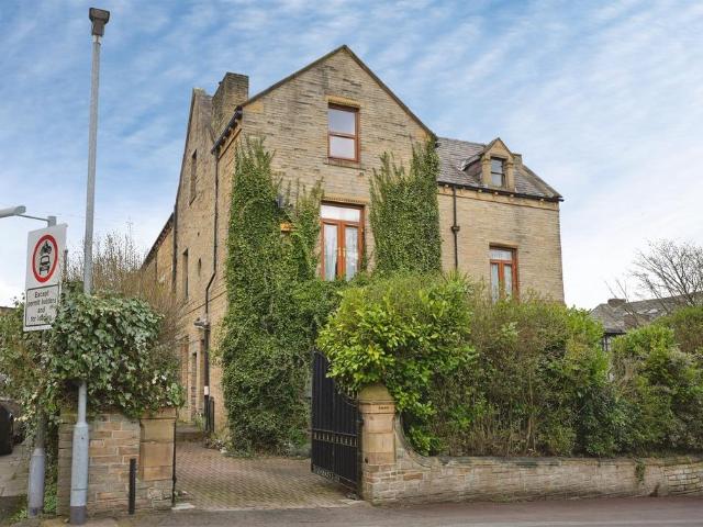 House for sale in Woolshops, Halifax