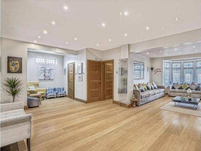 House for sale in Gants Hill, Greater London