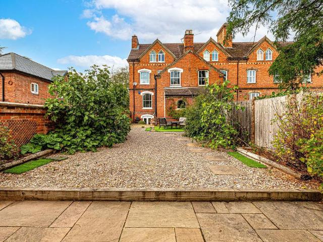 House for sale in Elmfield, Leicestershire