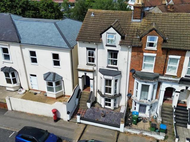 House for sale in Victoria Park, Aylesbury
