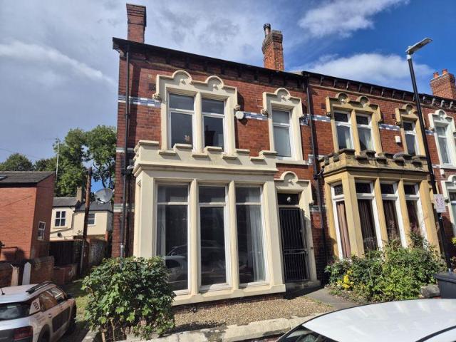 House for sale in Hyde Park, West Yorkshire