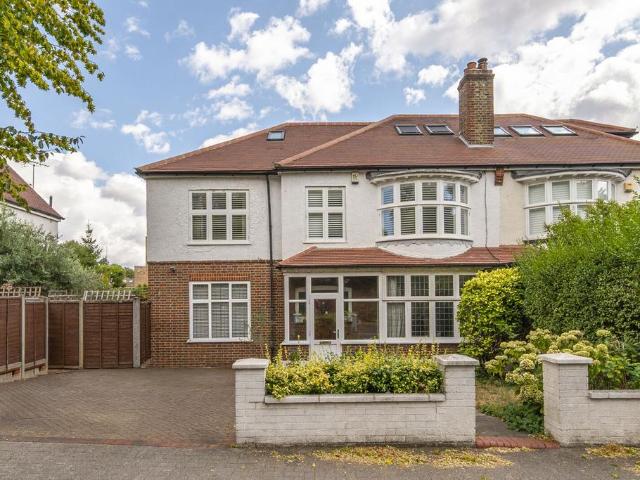 House for sale in Southfields, Greater London
