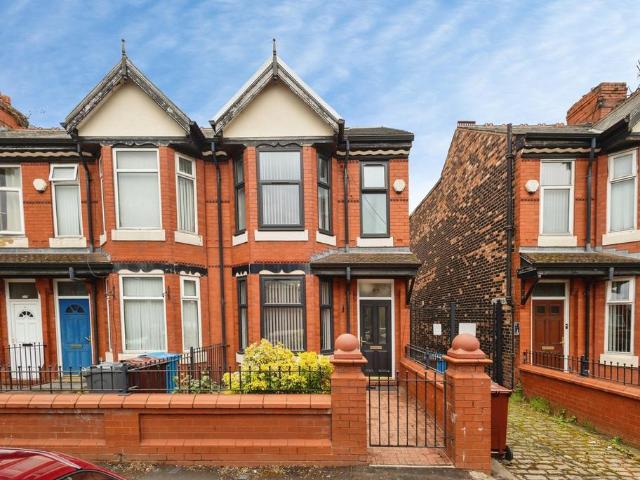 House for sale in Fallowfield Triangle, Manchester