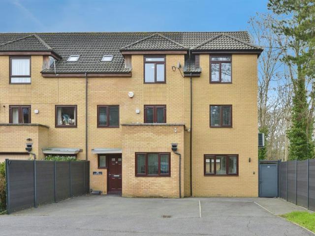 House for sale in Oakridge Park, Old Wolverton