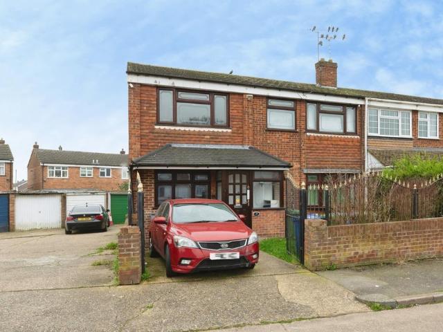 House for sale in Stanford-le-hope, Essex
