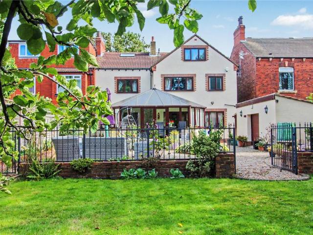 House for sale in Austhorpe, West Yorkshire