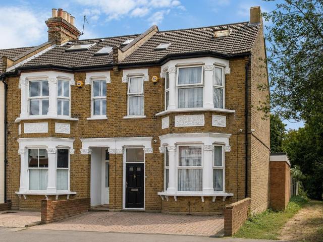 House for sale in South Woodford, Greater London