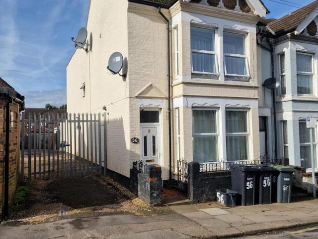 House for sale in Spring Park, Luton