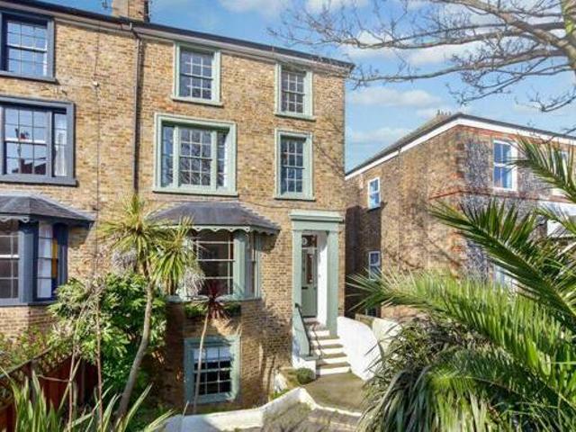 House for sale in Upton, Acol