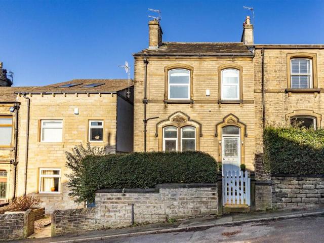 Terraced House for sale in Berry Brow