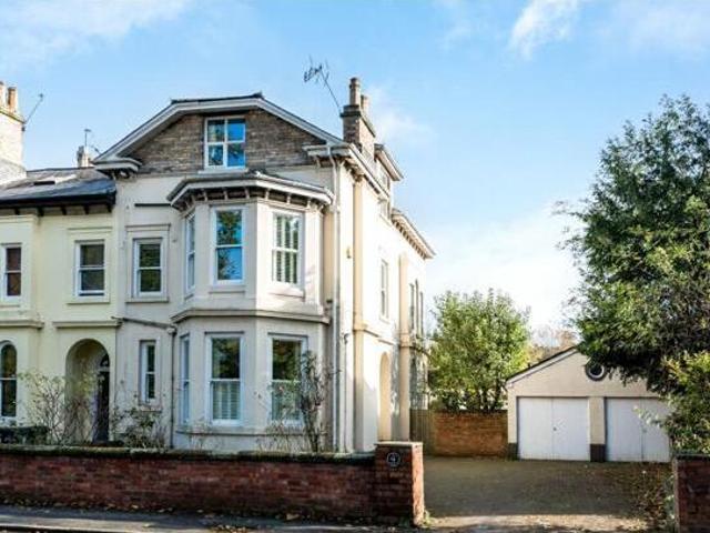 House for sale in Goldthorn Hill, Compton