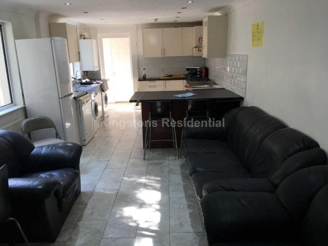 House for rent in Plasnewydd, Falcon Lodge